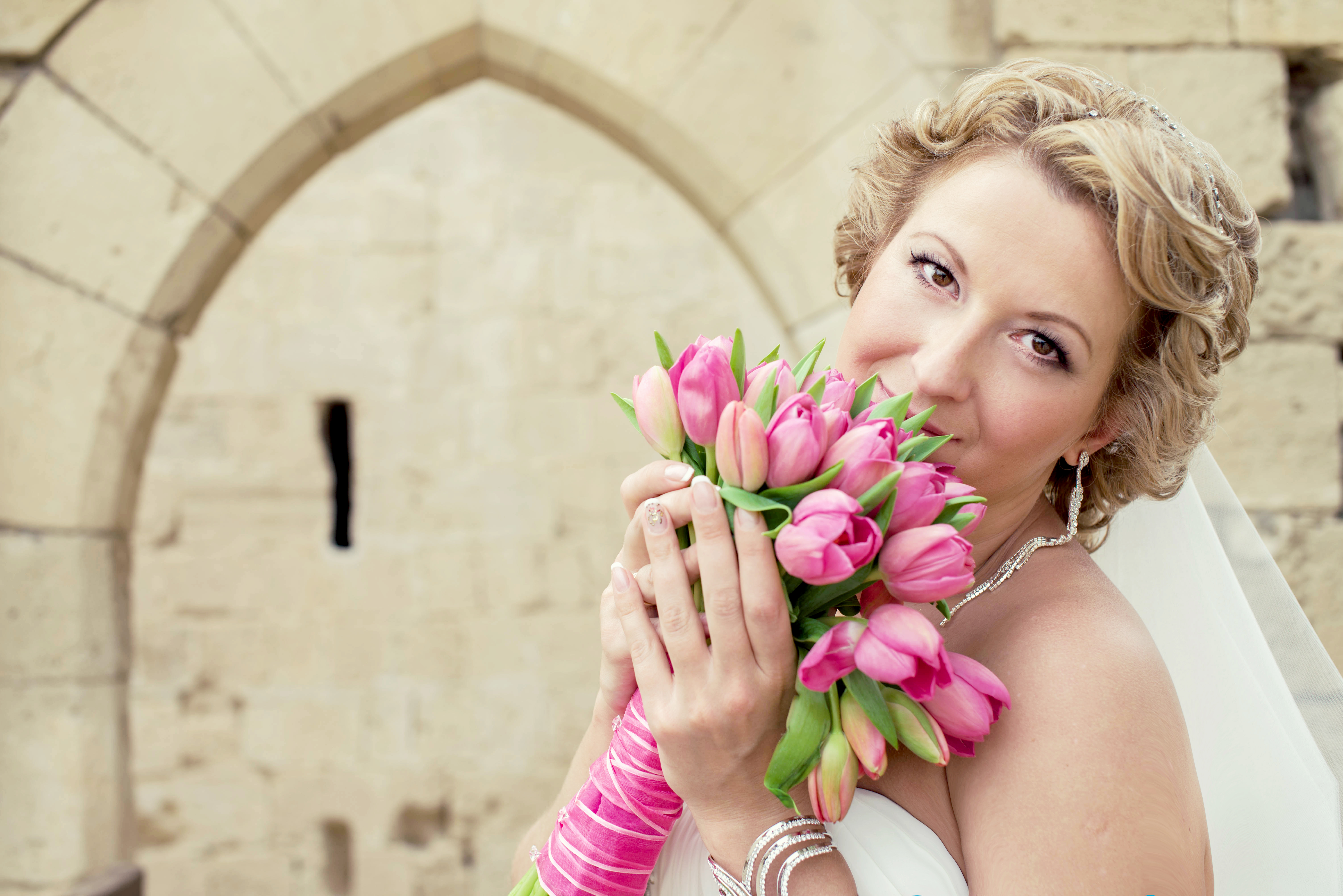 букет невесты, тюльпаны, свадьба на Кипре